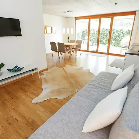 Lägenhet Gartenwohnung In Praemierter Wohnanlage *
